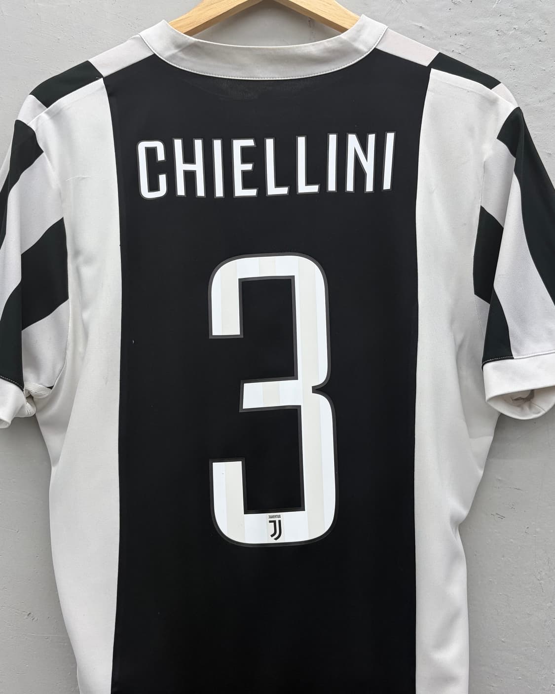 아디다스 17-18 유벤투스 홈 No.3 조르조 키엘리니 상품이미지2