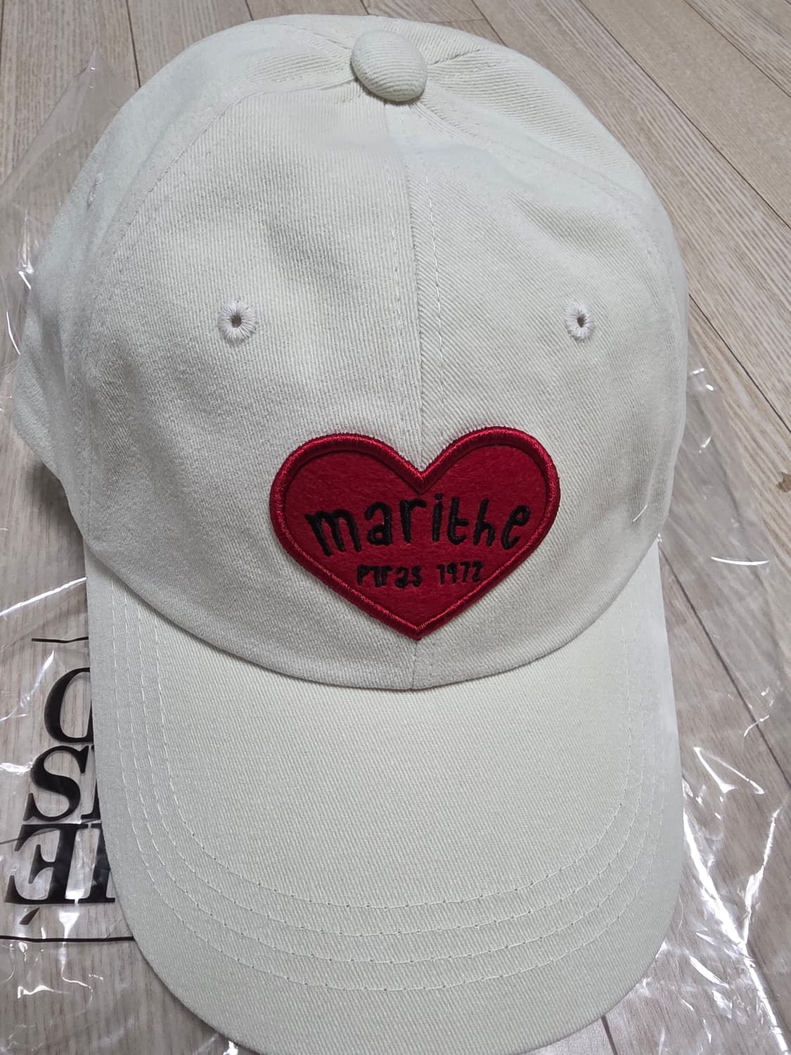 새상품 마리떼 하트 로고 볼캡 아이보리 상품이미지1