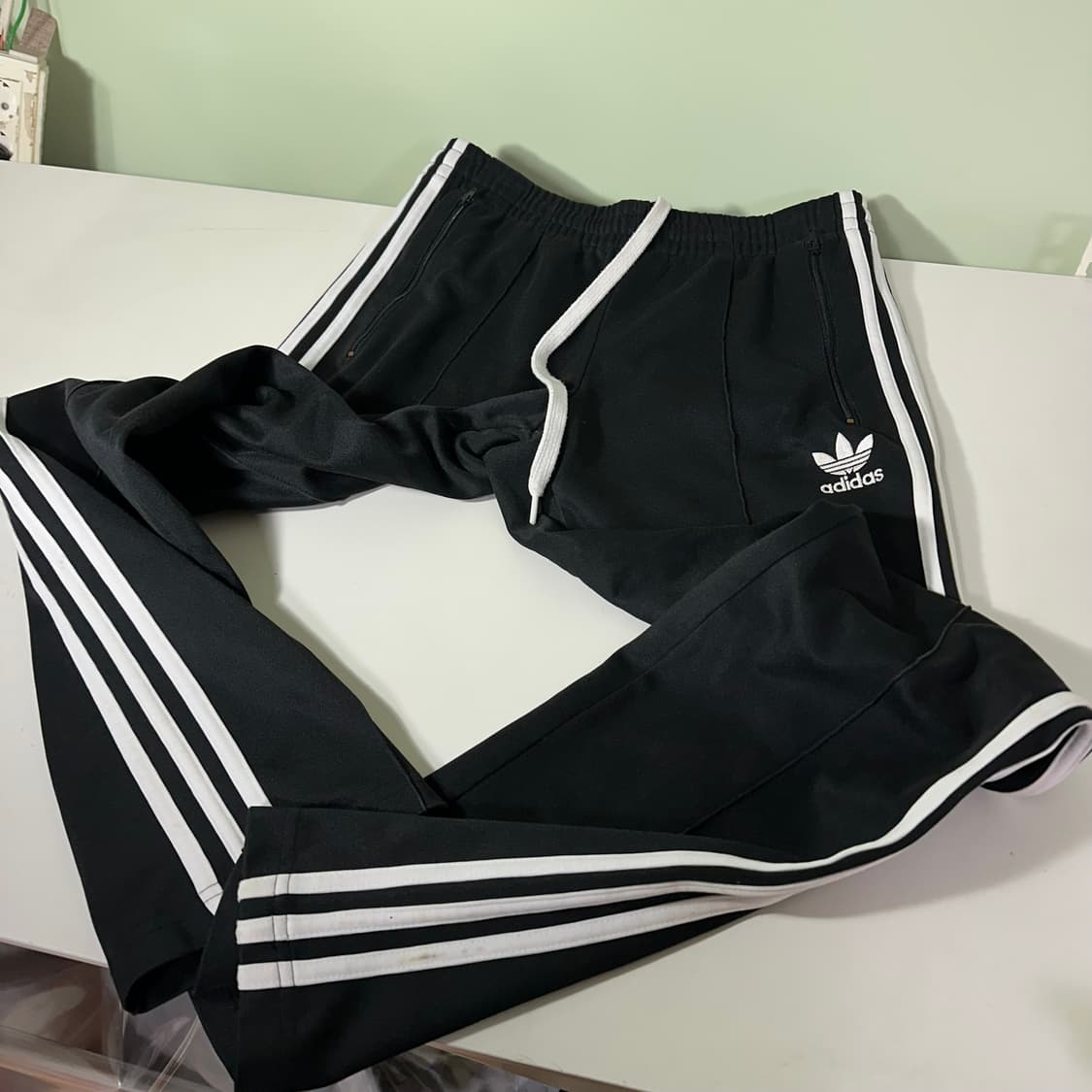 우먼L 아디다스오리지날 검흰 3스트라이프 져지재질 유로파 트랙팬츠 상품이미지5