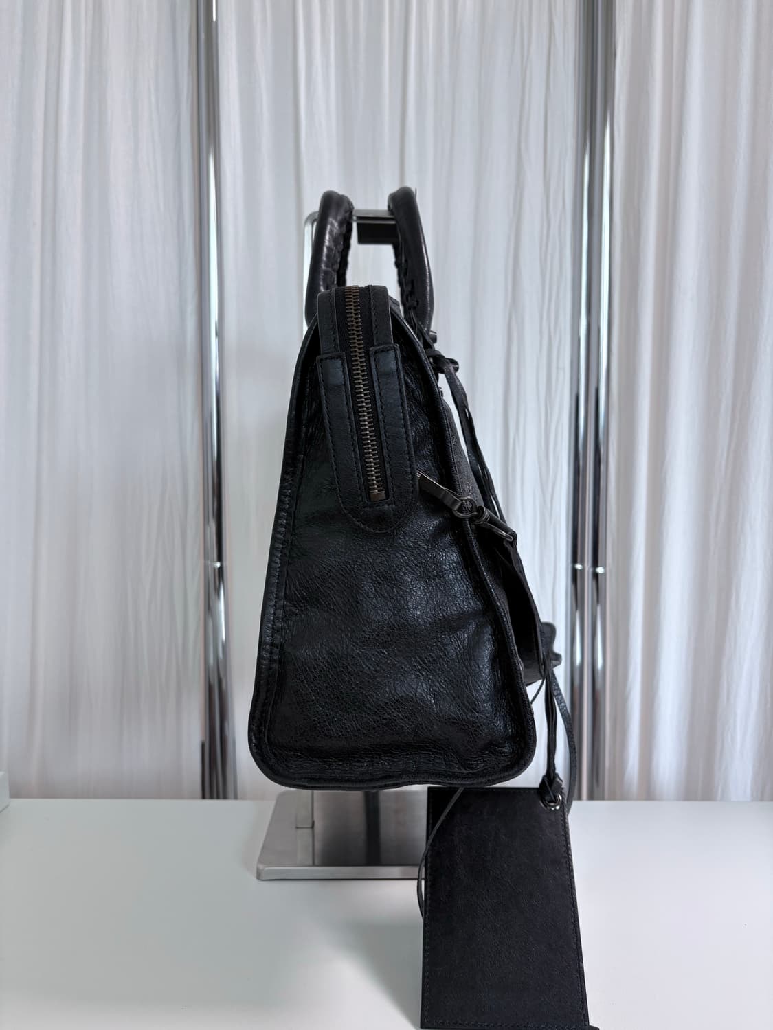 발렌시아가 시티 모터백 블랙 미디움 상품이미지2