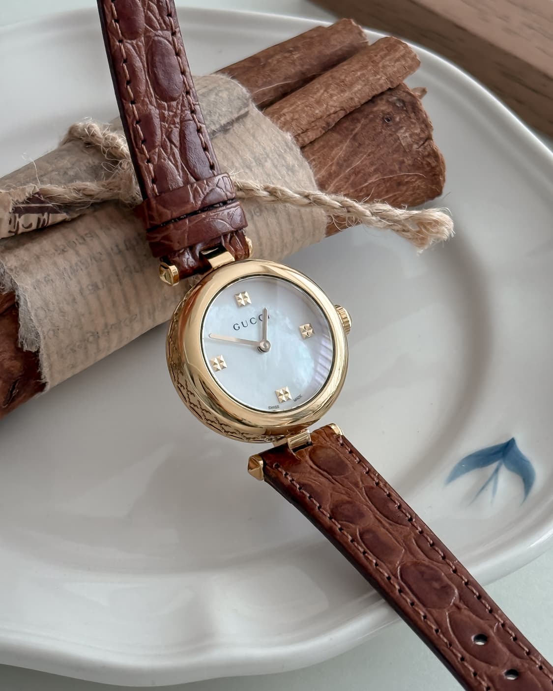 구찌 클래식 펄 다이얼 시계 상품이미지1