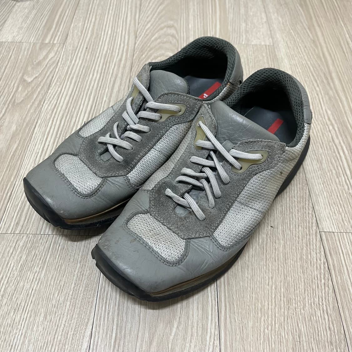 [240-245] 프라다스포츠 실버 스니커즈 상품이미지1