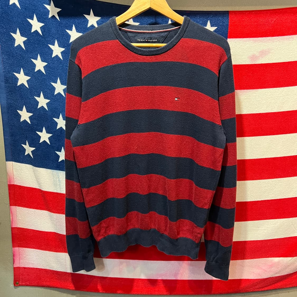 타미힐피거 스트라이프 레드 네이비 니트 상품이미지1