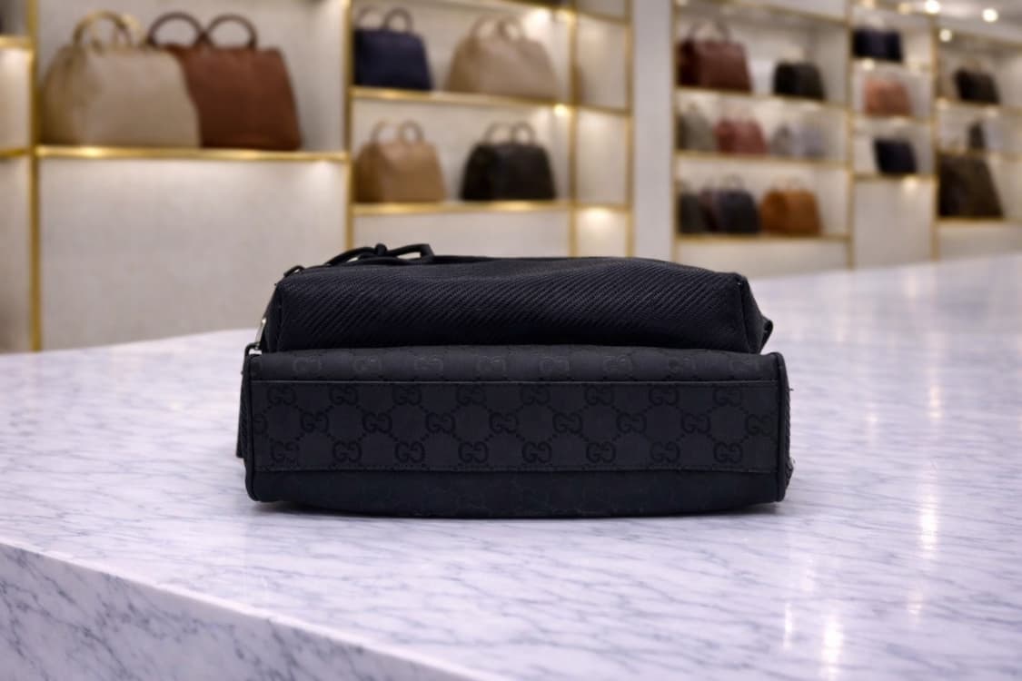 [A급] 구찌 GG 나일론 크로스백 미디엄 블랙 판매합니다!!! 상품이미지3