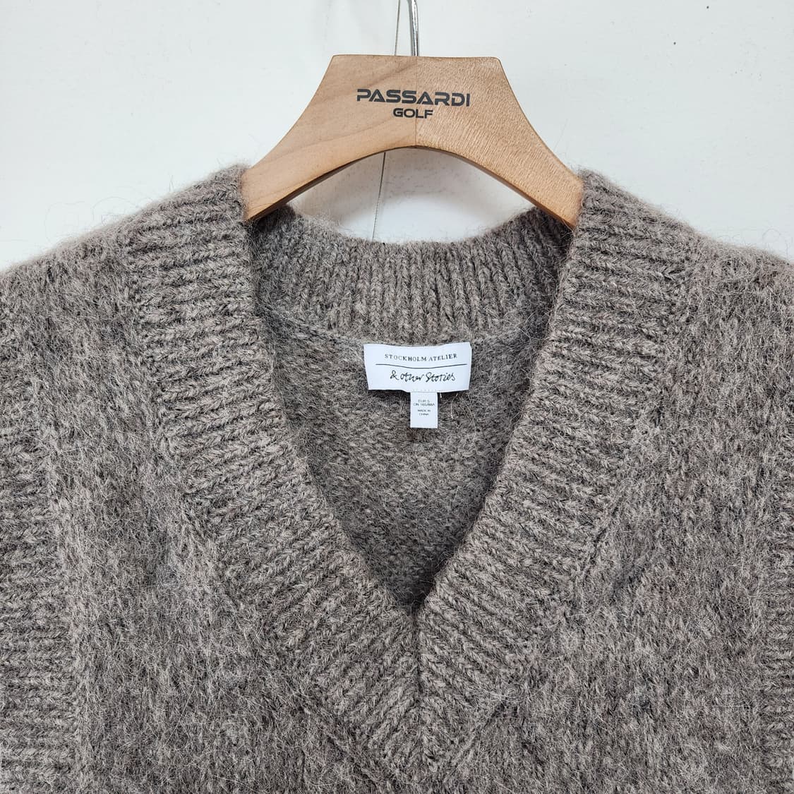 앤아더스토리즈 브이넥 니트 조끼 상품이미지2
