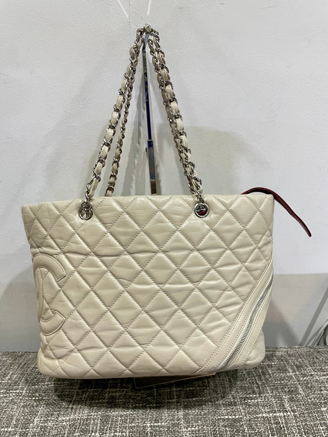 샤넬 퀼팅 체인 숄더백 아이보리 정품 상품이미지1