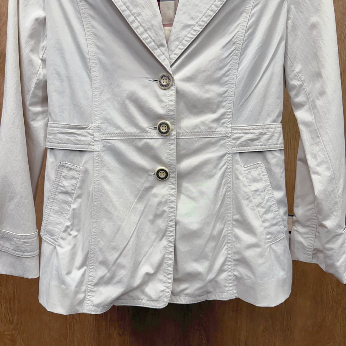 버버리 런던 싱글 자켓 노바체크 안감 3버튼 디테일 화이트 상품이미지5