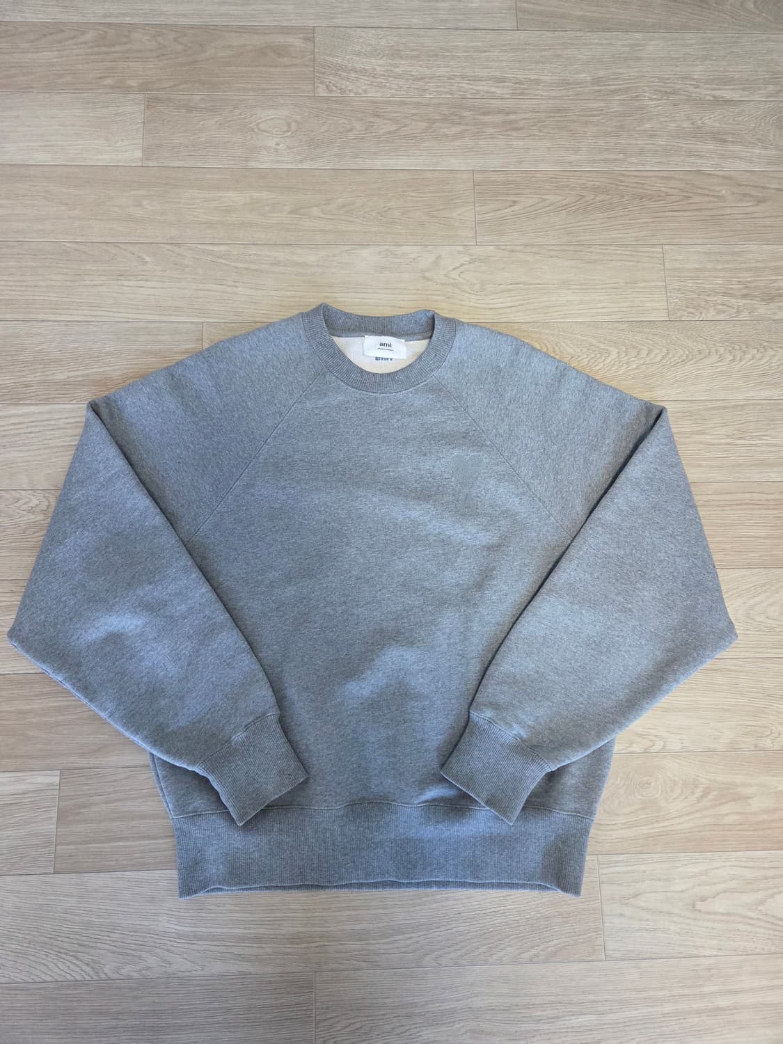 [L] 아미 빅하트 자수로고 맨투맨 상품이미지1