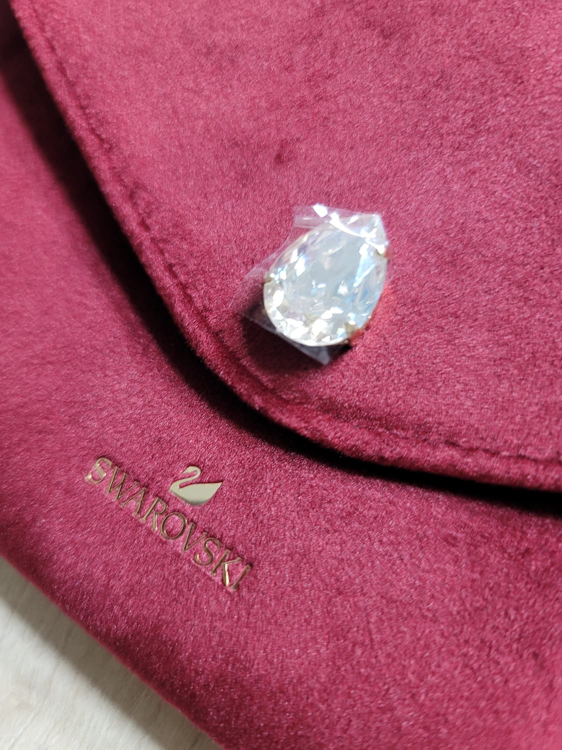 스와로브스키 버건디 빅큐빅 벨벳 미니 파우치 새제품
 상품이미지2