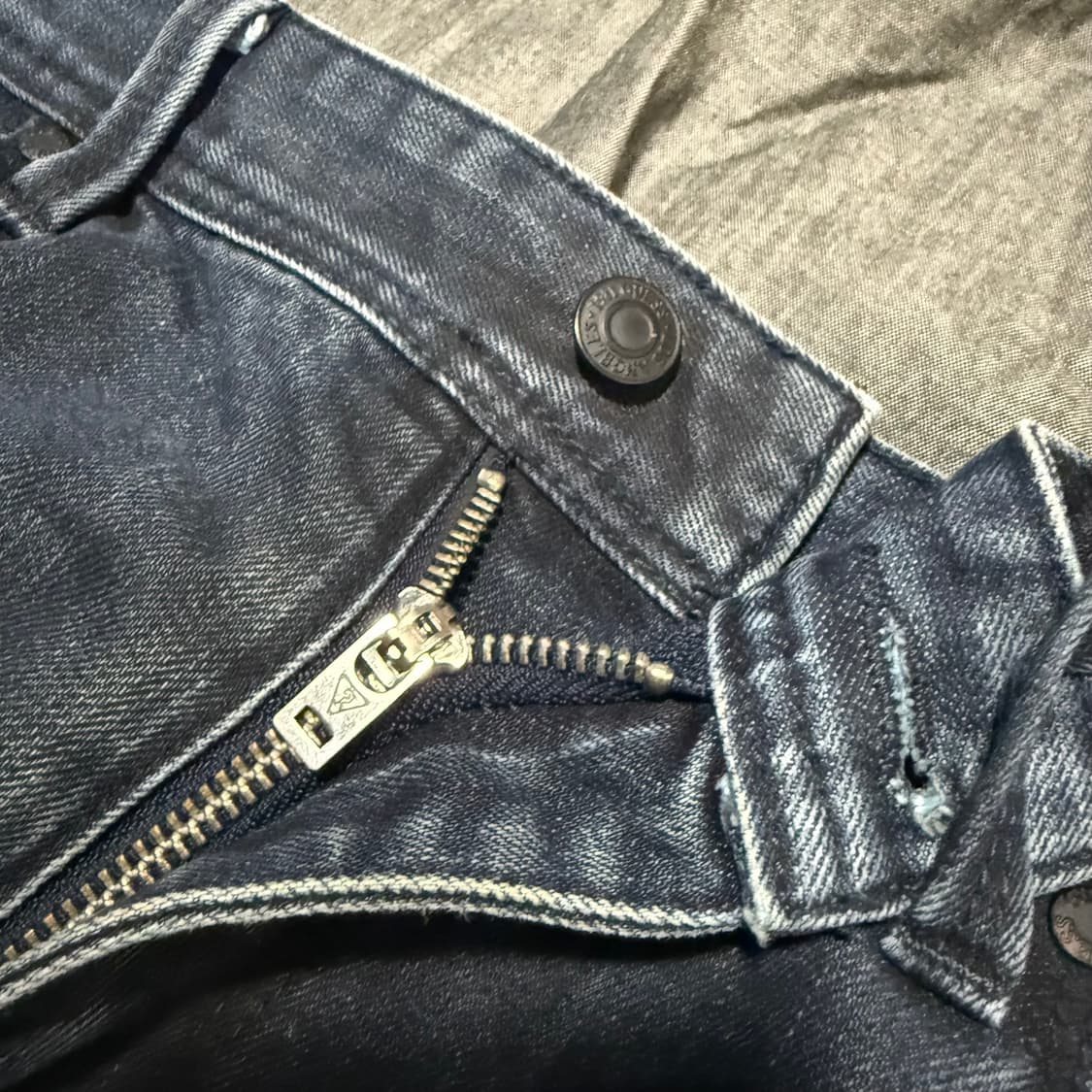 Lincoln Slim Straight Jeans 상품이미지5