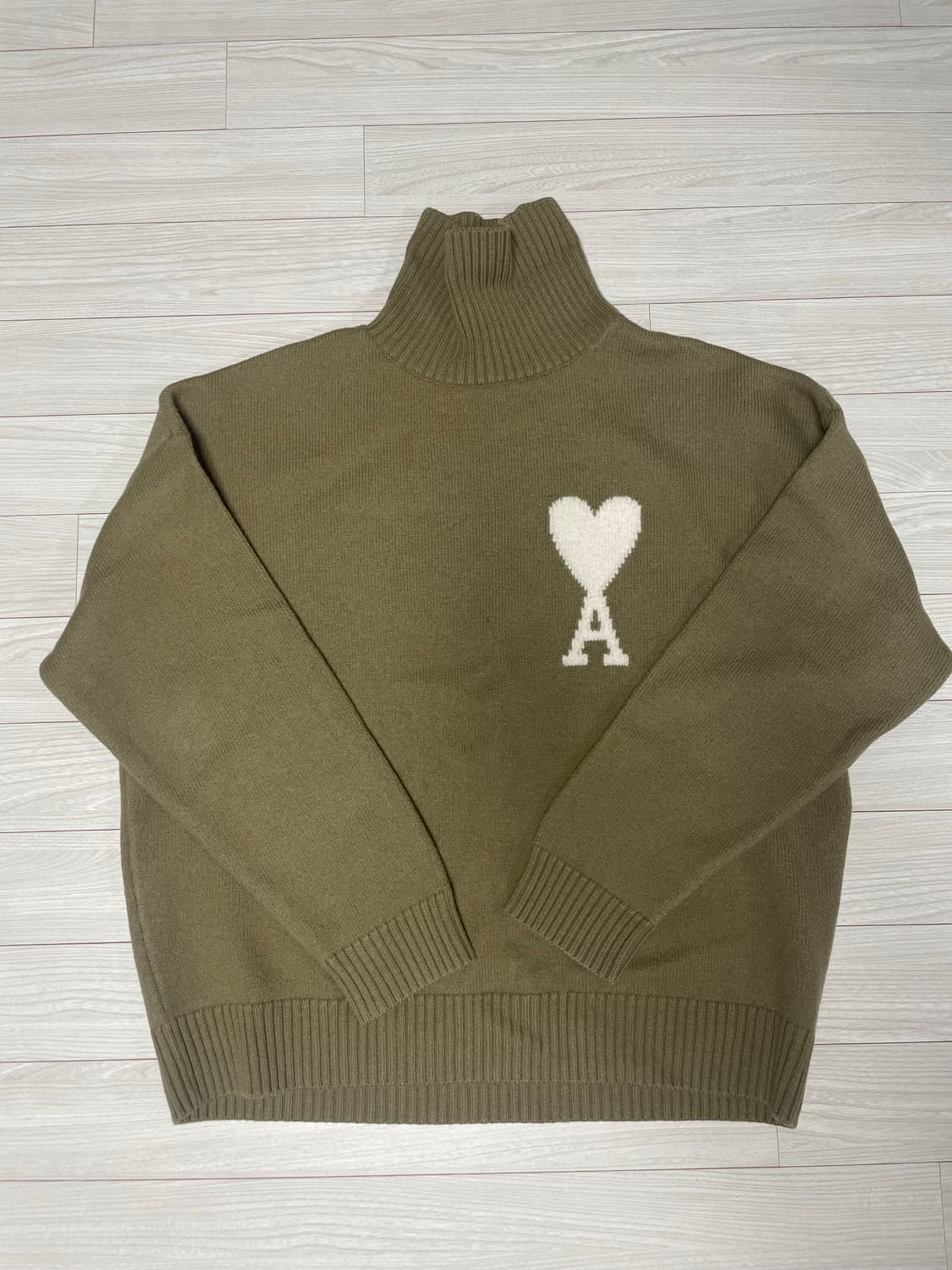 아미 빅하트 터틀넥 올리브L 상품이미지2