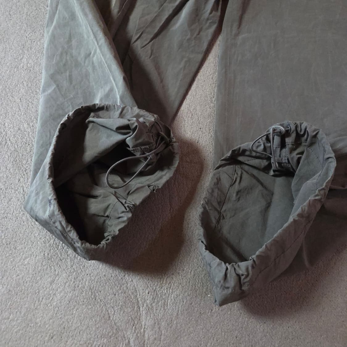 22ss 아모멘토 투턱 와이드 드로우 스트링 팬츠 L 차콜 상품이미지8