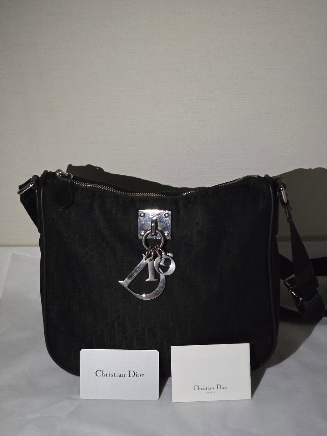 디올 블랙 오블리크 Dior 참 장식 크로스백 메신저백 상품이미지1