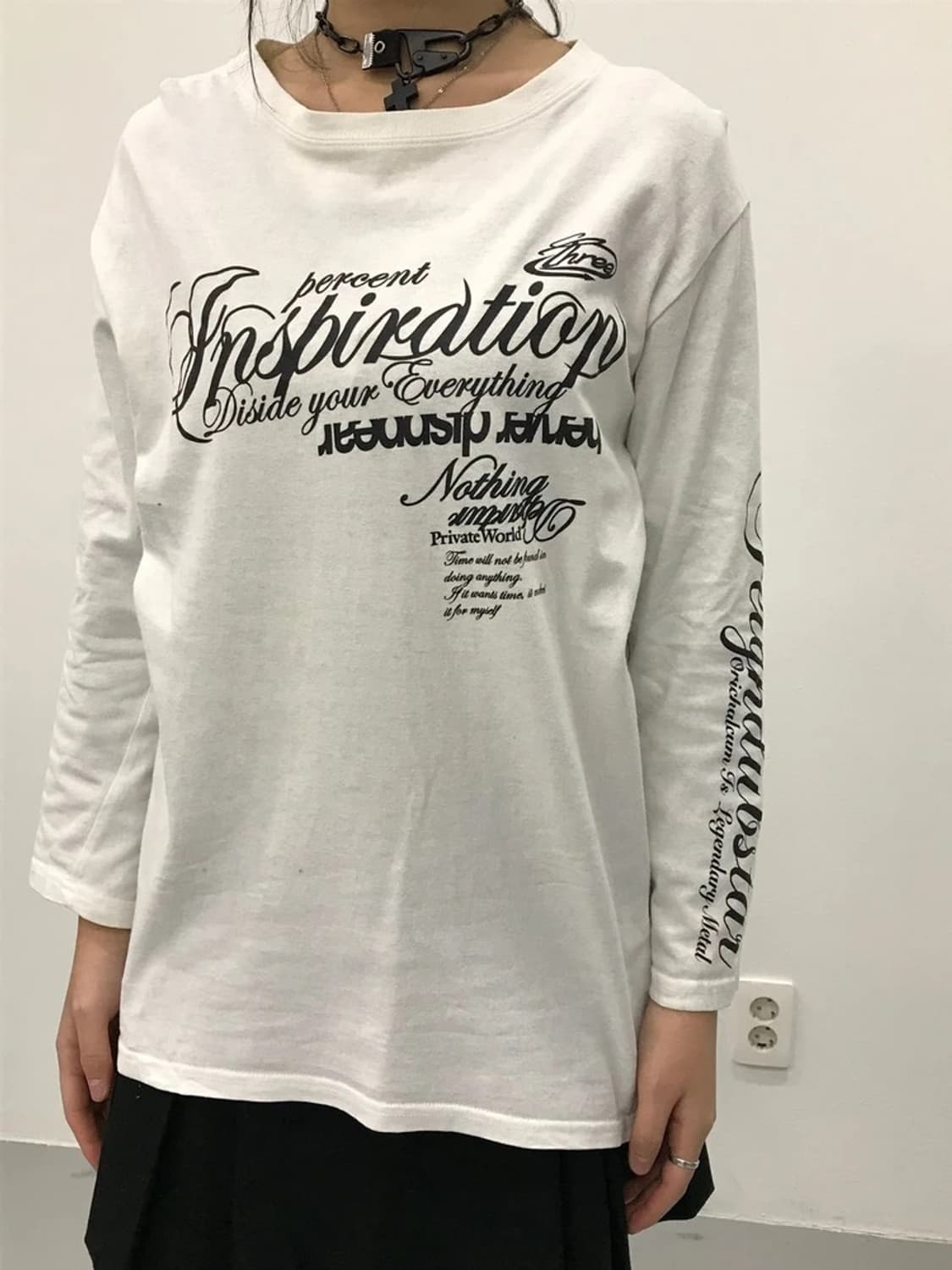 Beaumere Graphic Long Sleeve Tee 상품이미지3