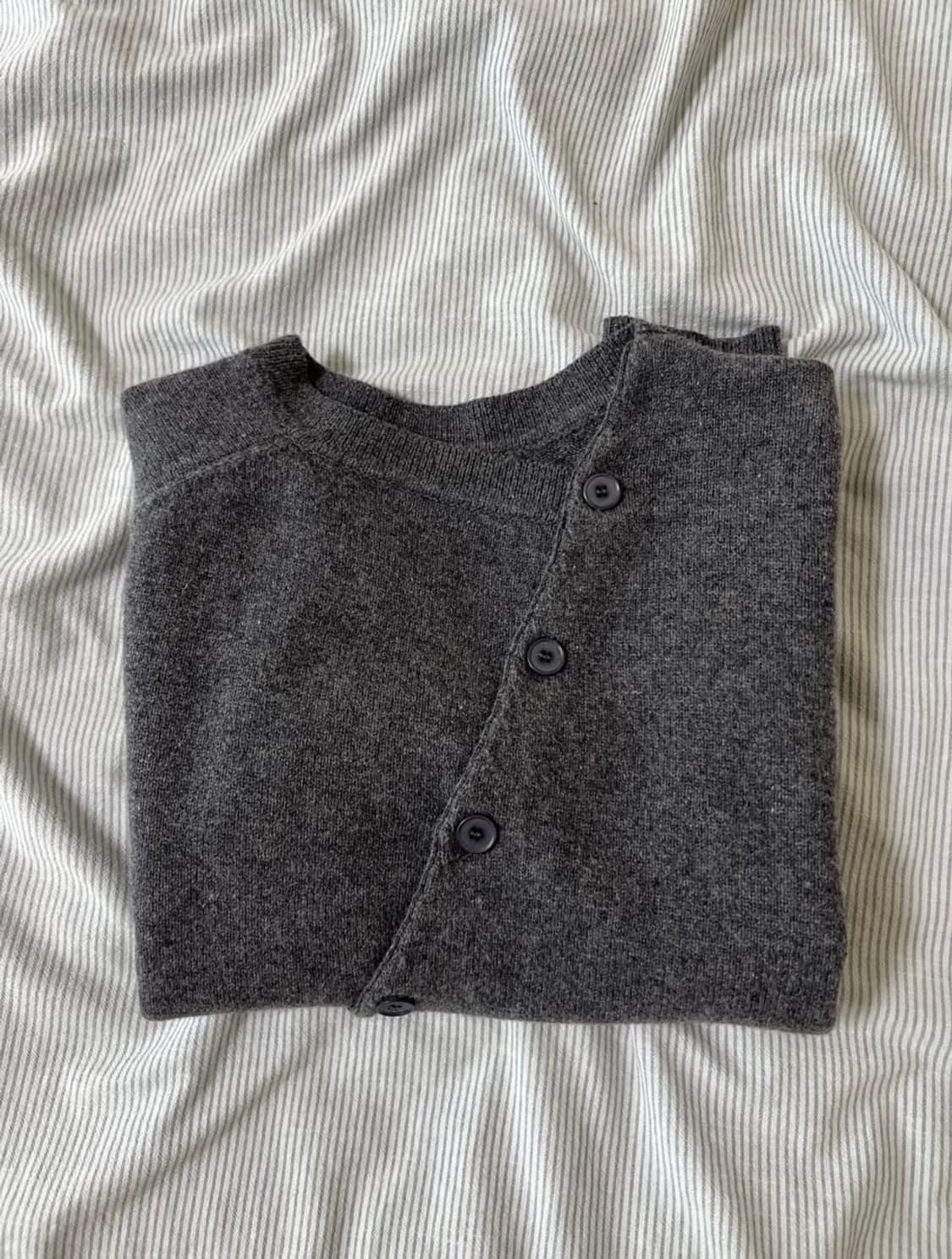 누마레 EE 사선 가디건 m 팝니다!! 상품이미지2