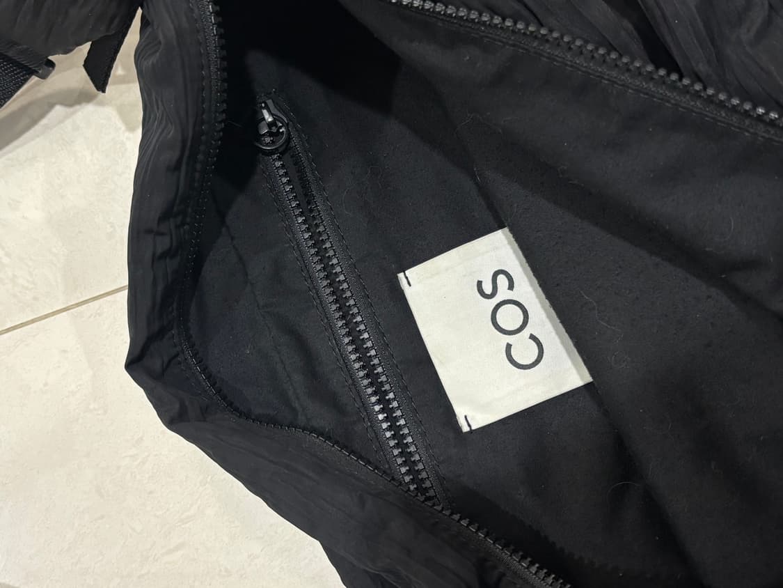 COS 코스 스모크드 크로스바디백 블랙 상품이미지2