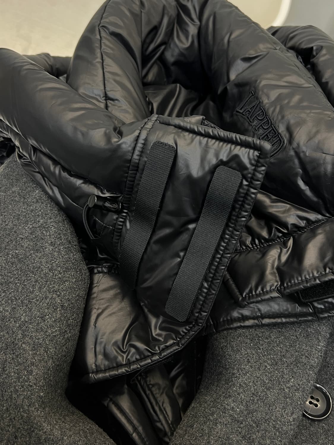 준지 18FW 패딩 레이어드 차콜 롱코트 상품이미지5