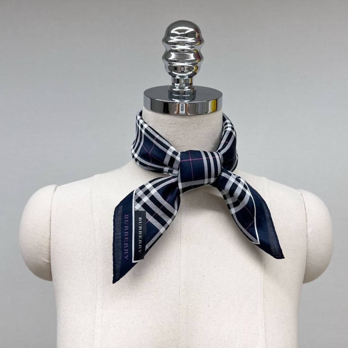 (새상품) burberry /버버리 쁘띠스카프 손수건 상품이미지7