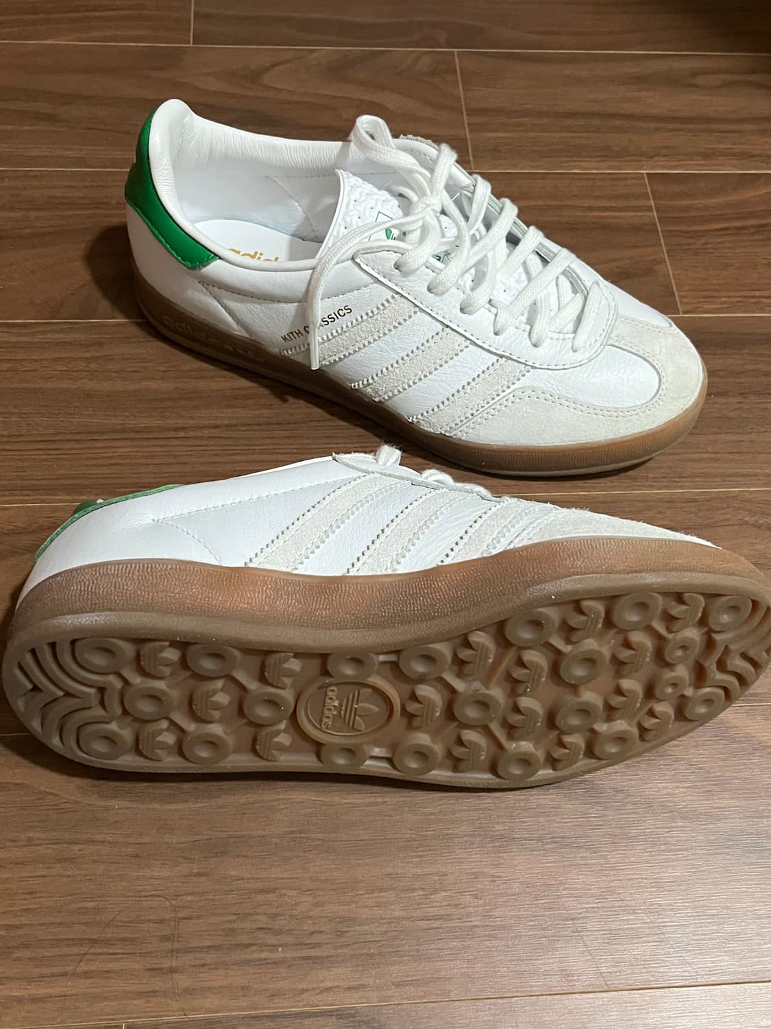 adidas kith 콜라보 인도어가젤 230 상품이미지3