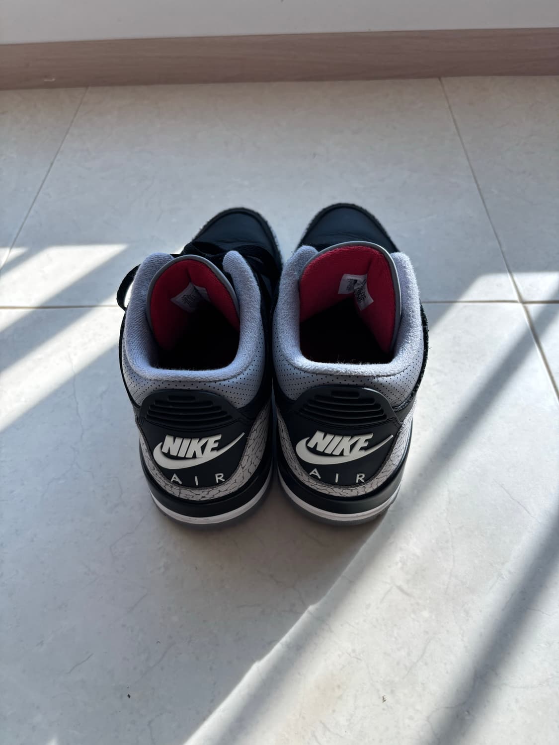 나이키 에어 조던3 레트로 블랙 시멘트 2024 (285) 상품이미지3