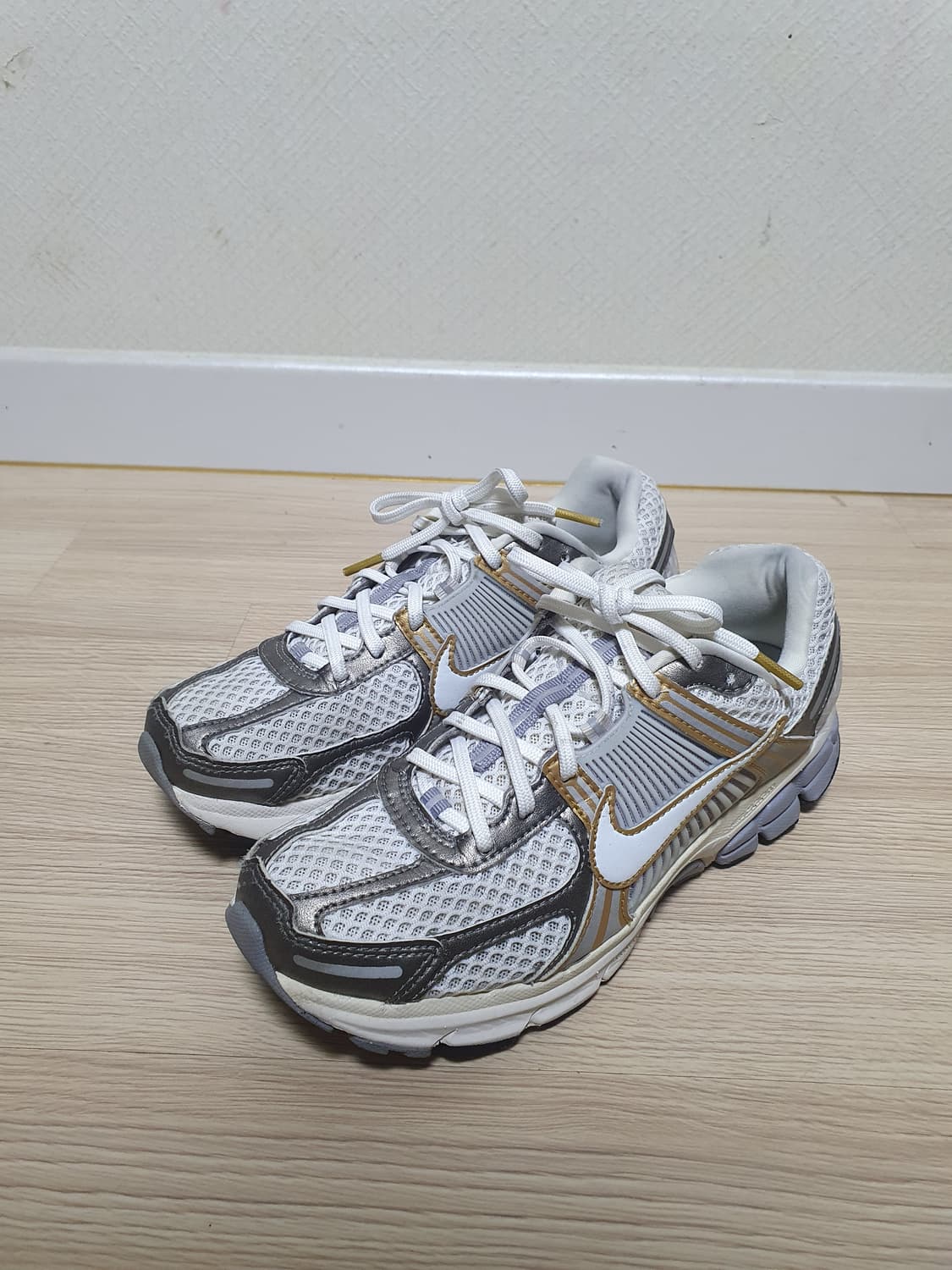 나이키 줌 보메로 5 운동화 255 상품이미지5