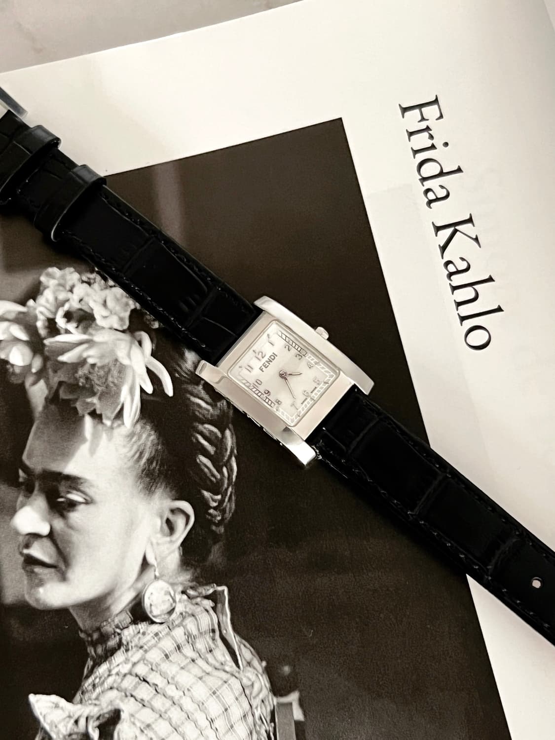 FENDI  스퀘어 화이트 다이얼 펜디 여성 시계 상품이미지3