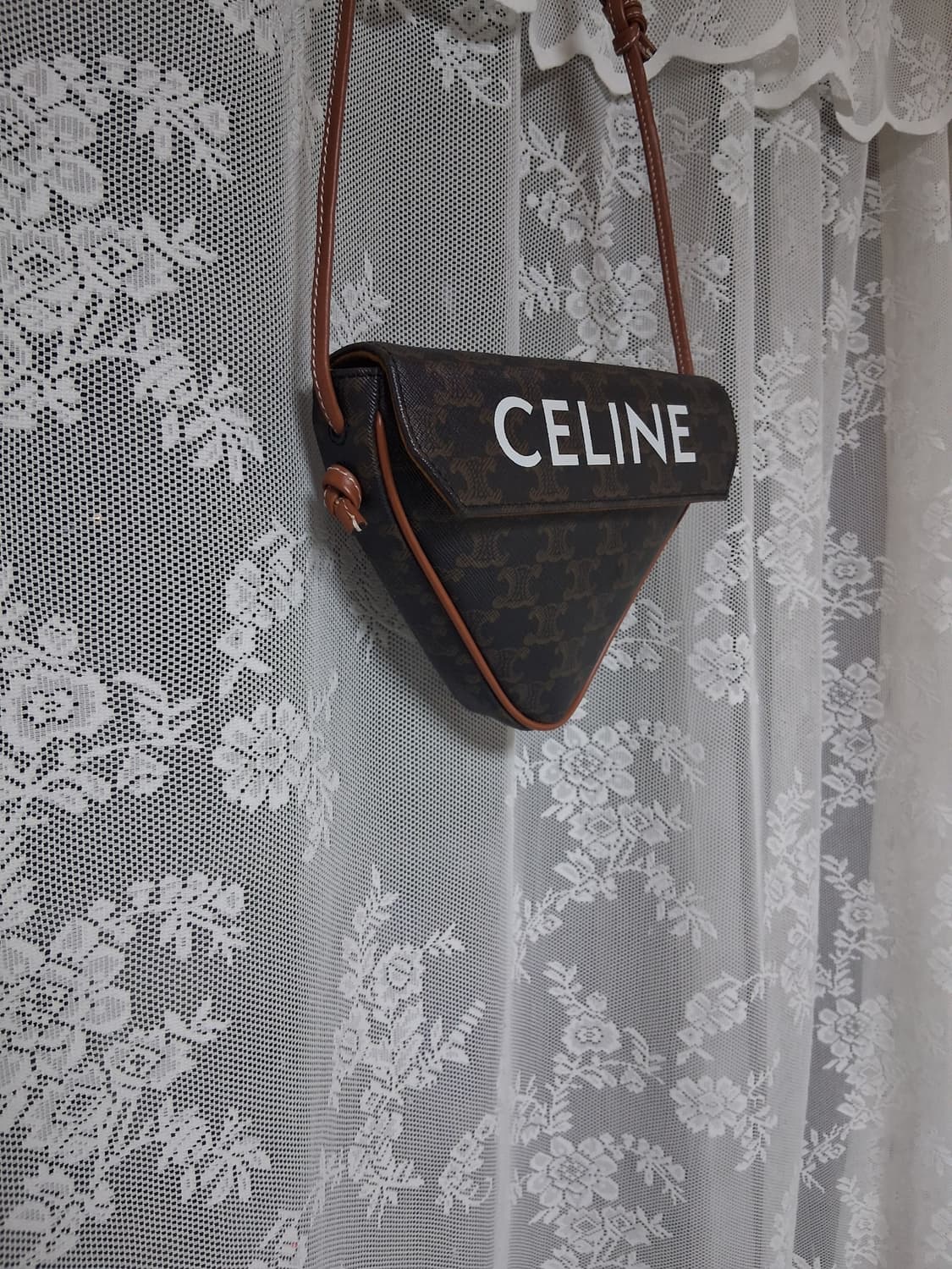 셀린느트라이앵글크로스백 상품이미지4