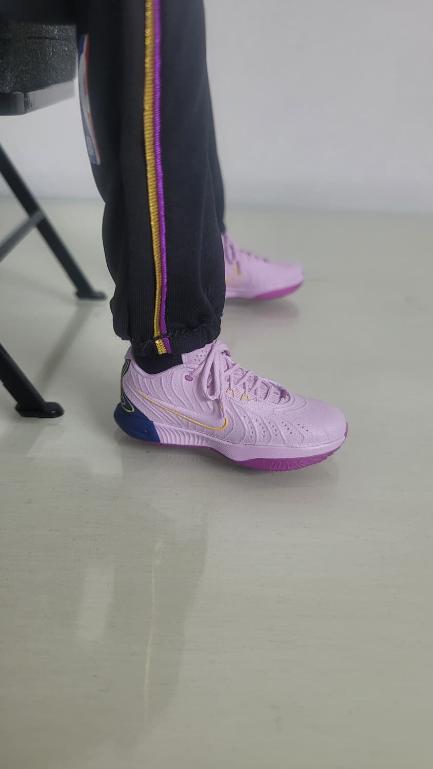 "Nike Lebron 21" 1/6 신발 피규어 (엔터베이X핫토이) 상품이미지1