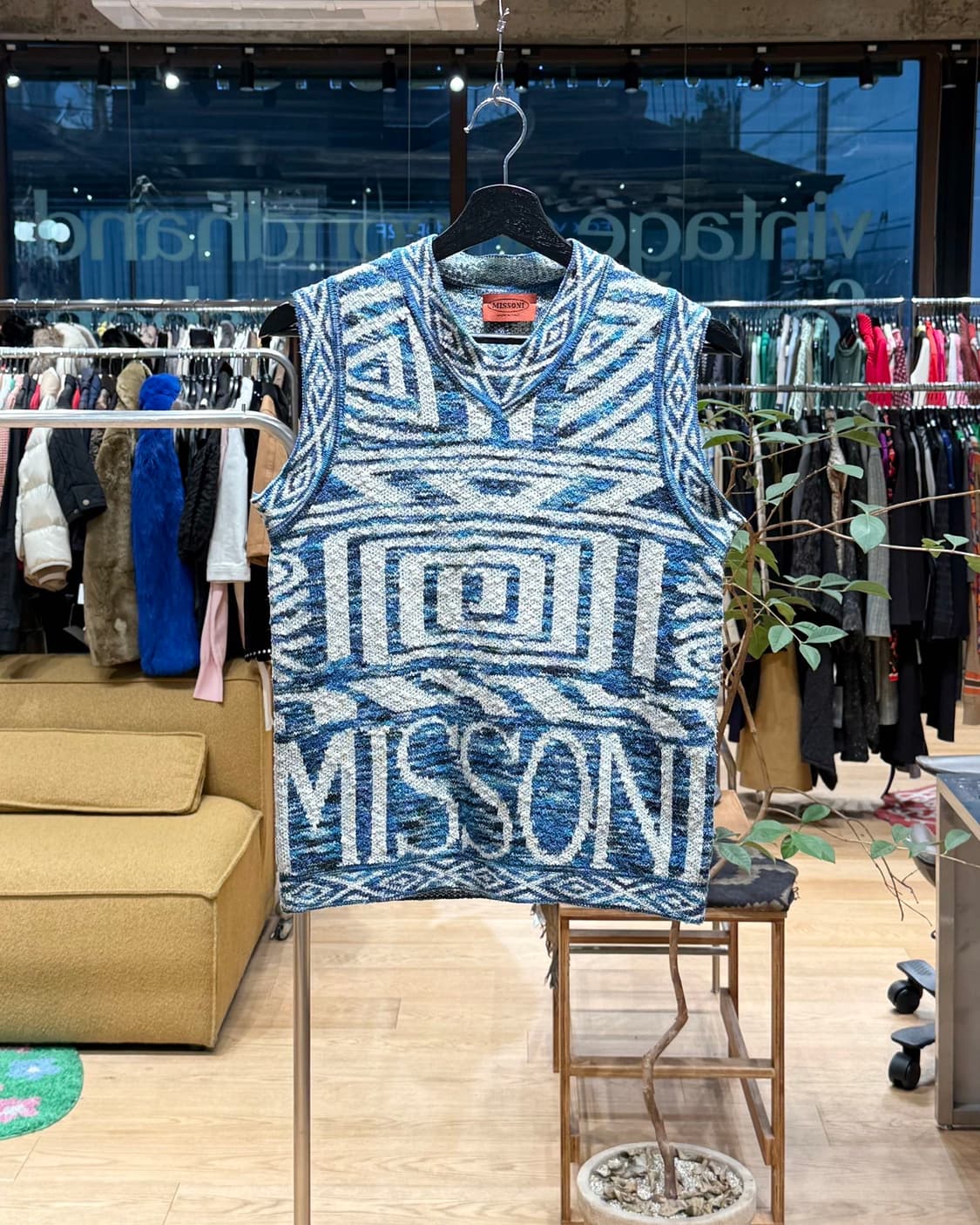 미쏘니 블루 에스닉 패턴 니트 베스트 상품이미지1