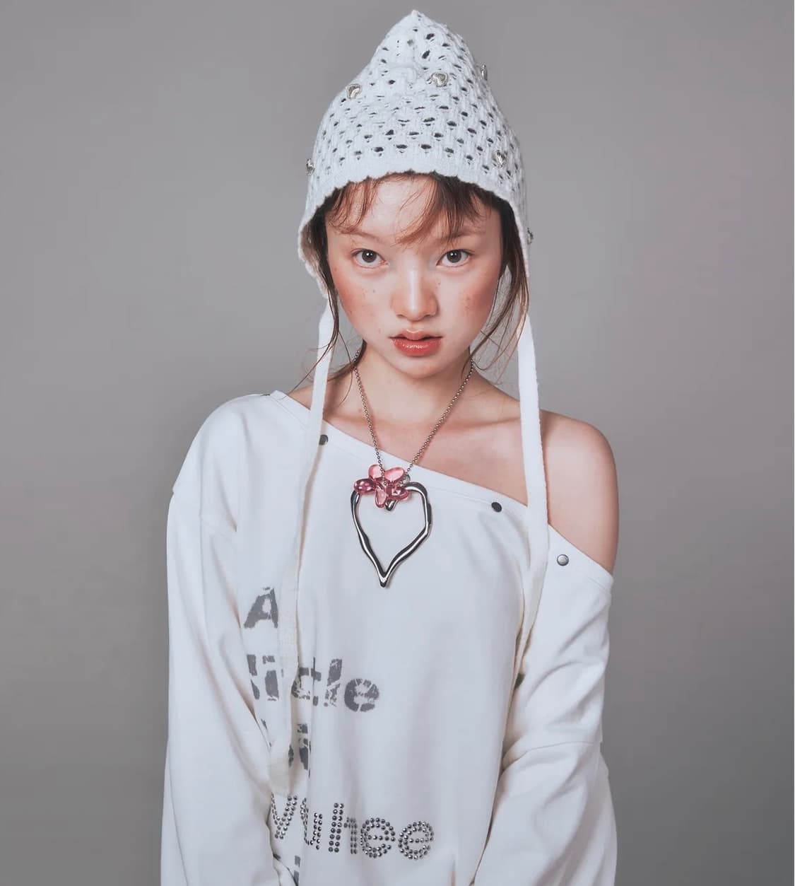 YOUHEETIC HOTFIX OFF-SHOULDER SWEATSHIRT 상품이미지1