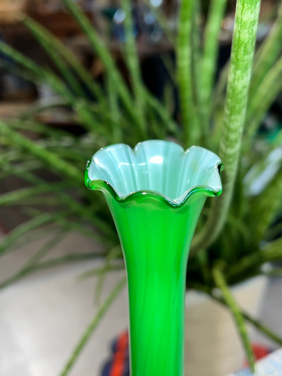 70s Czech Green Cased Art Glass Bud Vase 상품이미지8