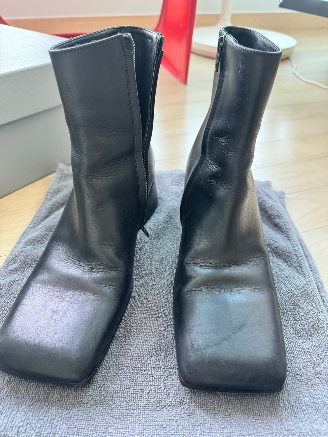 발렌시아가 블랙 워크 스퀘어토 가죽 앵클 부츠 상품이미지7