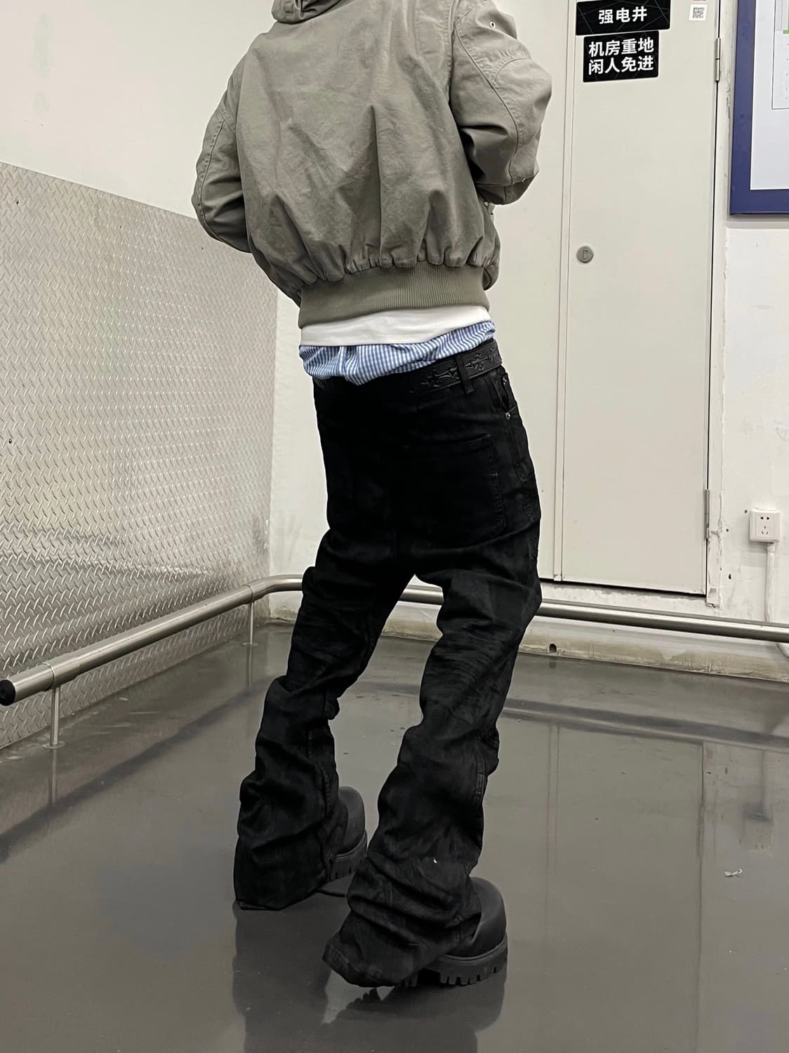 워싱 블랙 루즈 스트레이트 데님 팬츠 상품이미지3