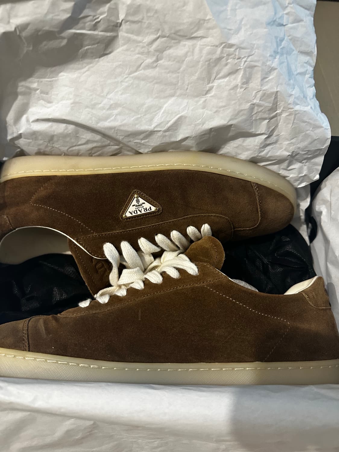 프라다 삼각플레이트 스니커즈 브라운 판매 상품이미지1