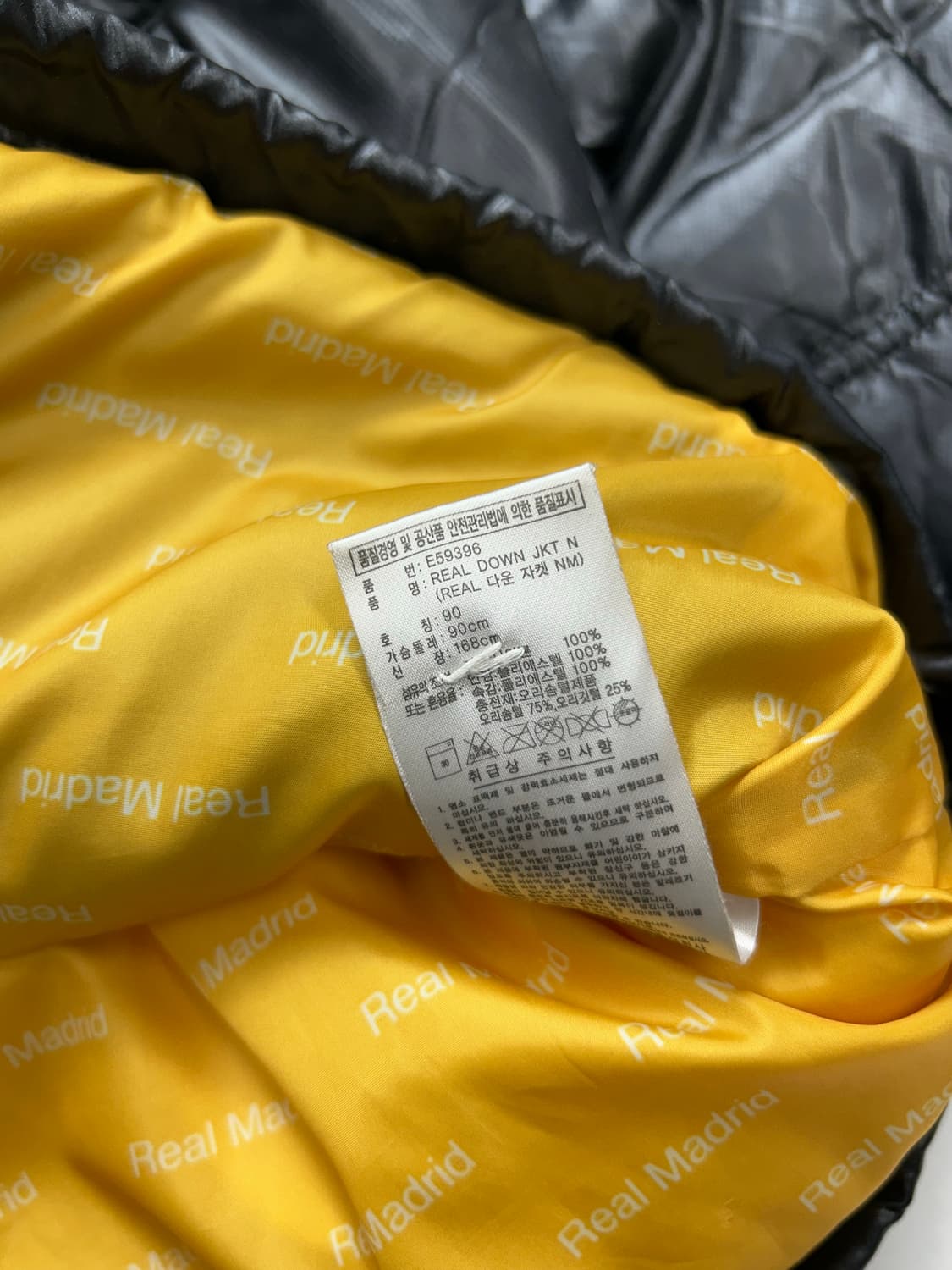 아디다스 레알 마드리드 유광 덕다운 패딩 S 상품이미지7