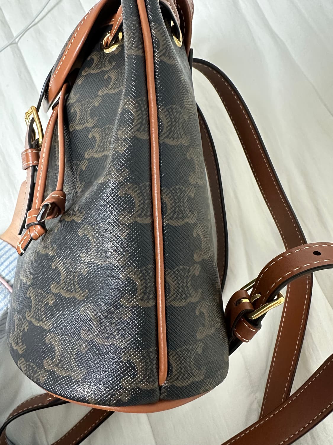 (실착5회미만)@직거래네고가능셀린느 미니 폴코 백팩 트리옹프 새상품급 상품이미지3