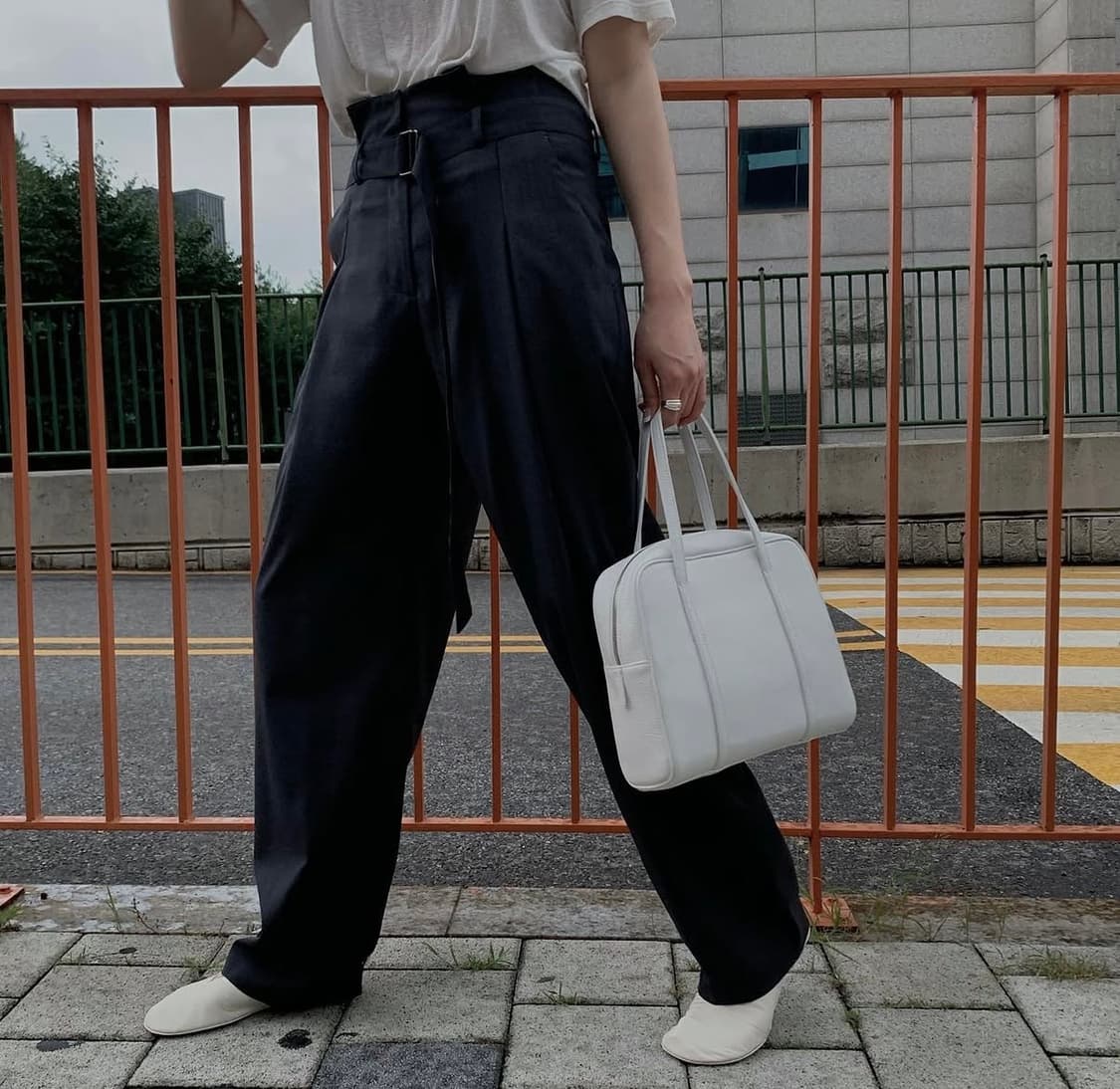 ORE 오어 핀턱 슬랙스 차콜 상품이미지1