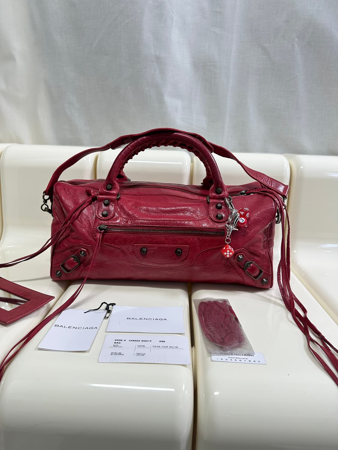 [A 정품] 발렌시아가 시티 모터백 트위기 레드 상품이미지1