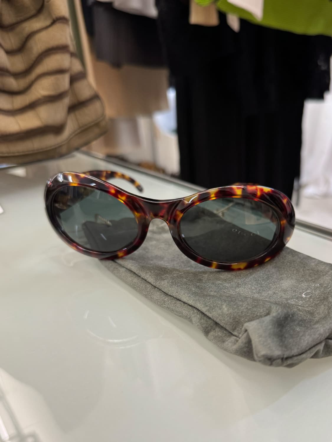 Gucci Tortoiseshell Sunglasses  상품이미지8