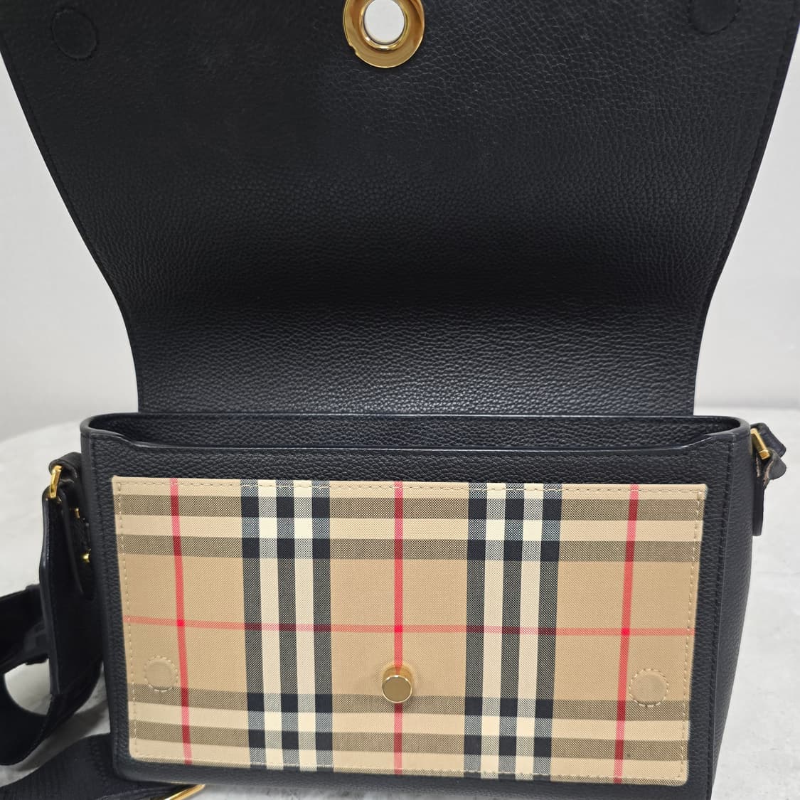버버리 체크 노트 크로스백 판매 상품이미지8