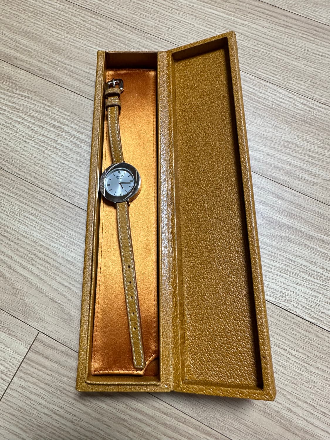 프라다 시계 팝니다 상품이미지4