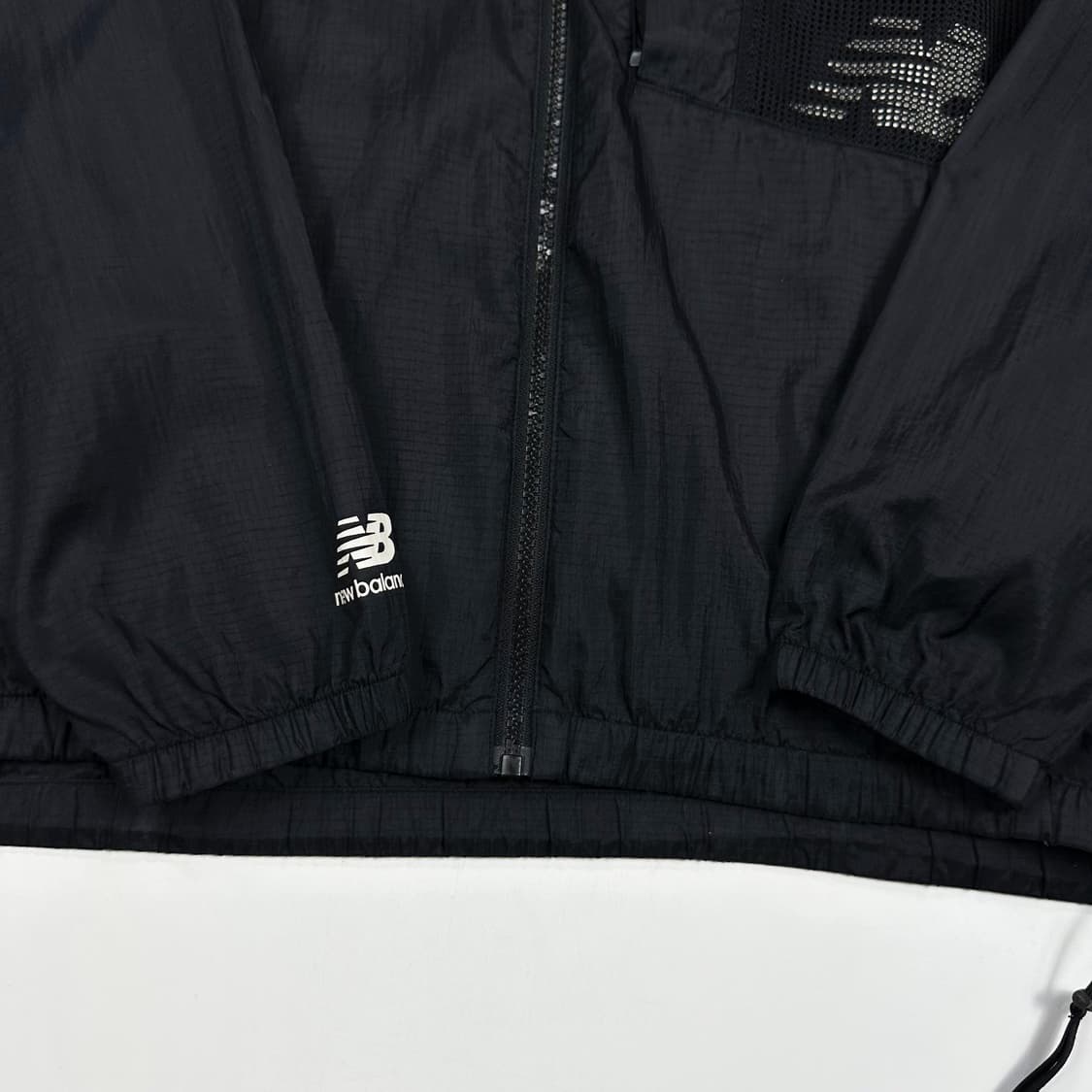 뉴발란스 풀오버 블랙 바람막이 자켓 (L) 상품이미지5
