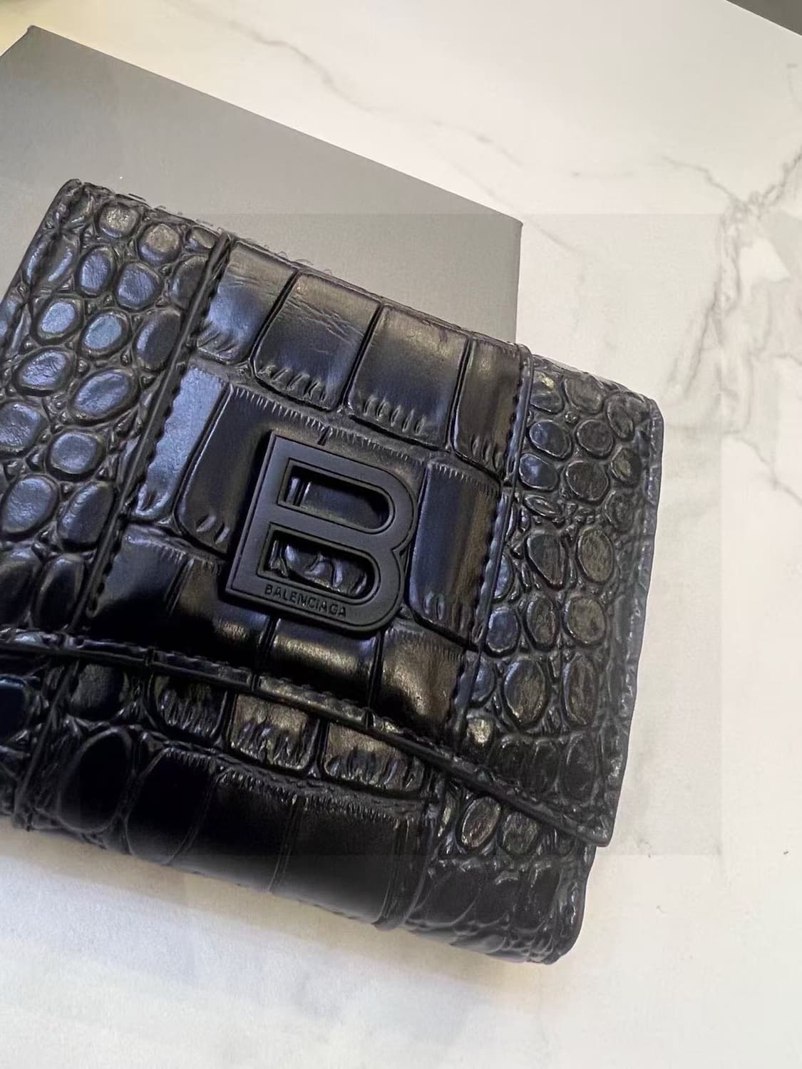 발렌시아가 검은색 가죽 지갑 상품이미지2