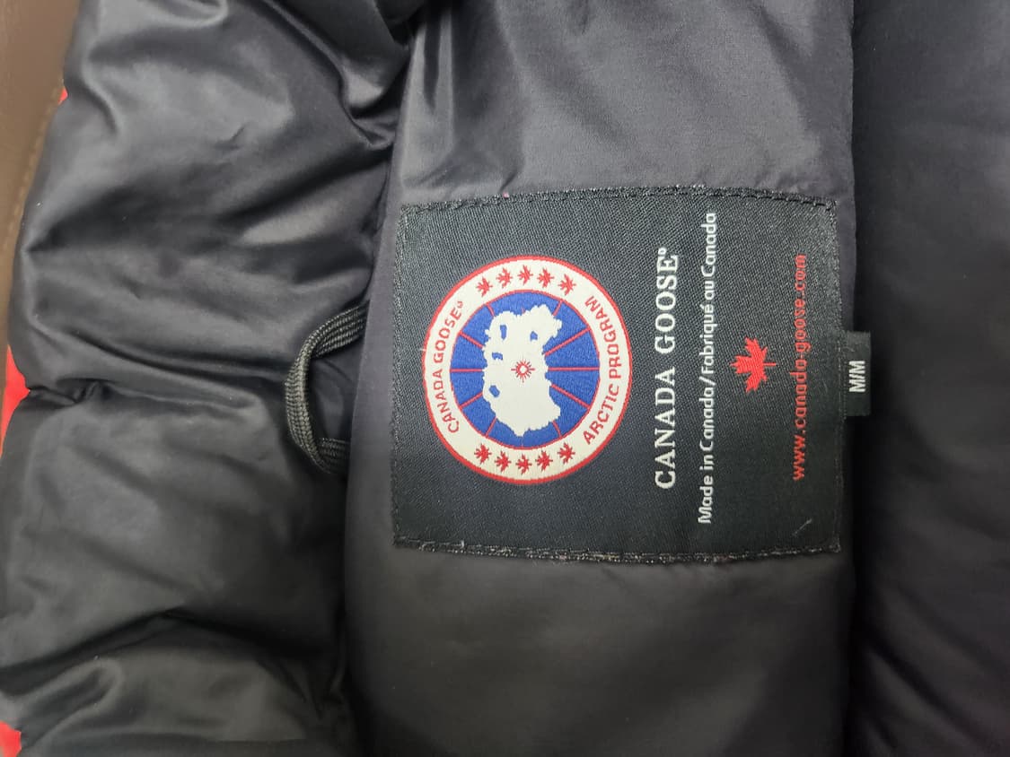 캐나다구스 패딩조끼 M 팝니다. 상품이미지8