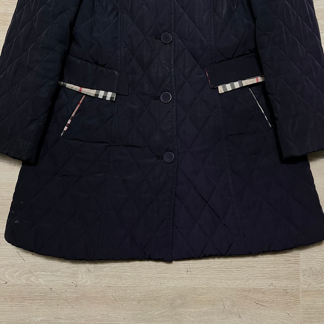 버버리 런던 여성 노바체크 배색 코트형 퀼팅자켓 [네이비] XL/105 상품이미지3