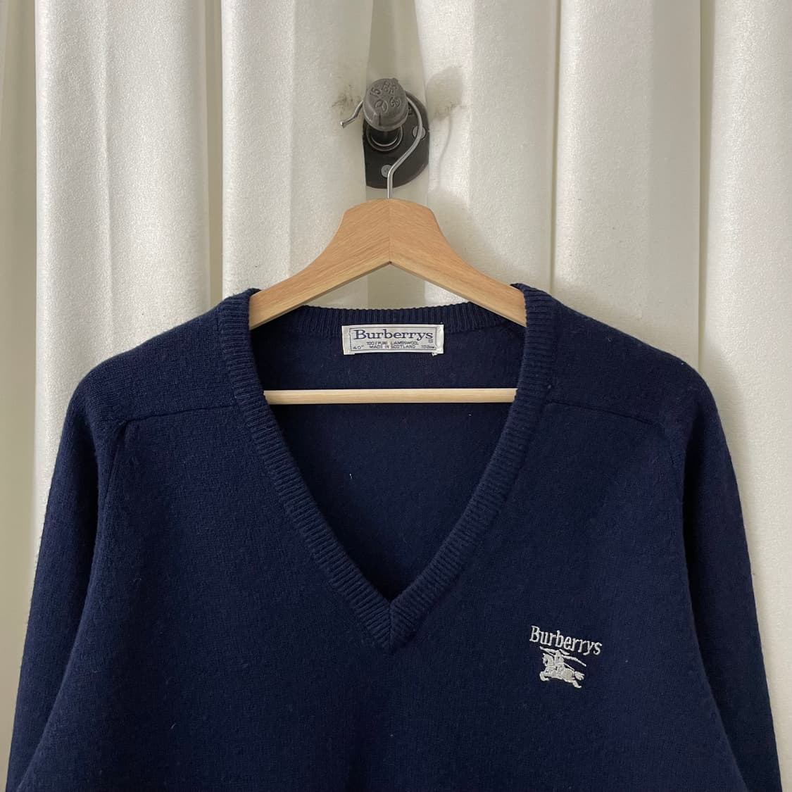 버버리 네이비 브이넥 니트 상품이미지3