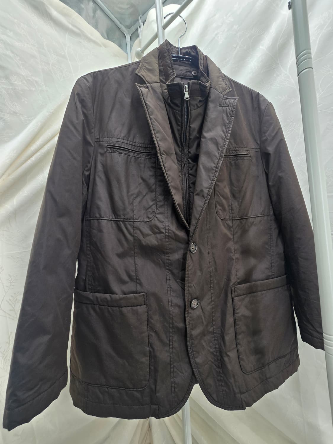 차분한 다크 브라운 컬러의 105 패딩 자켓 상품이미지1