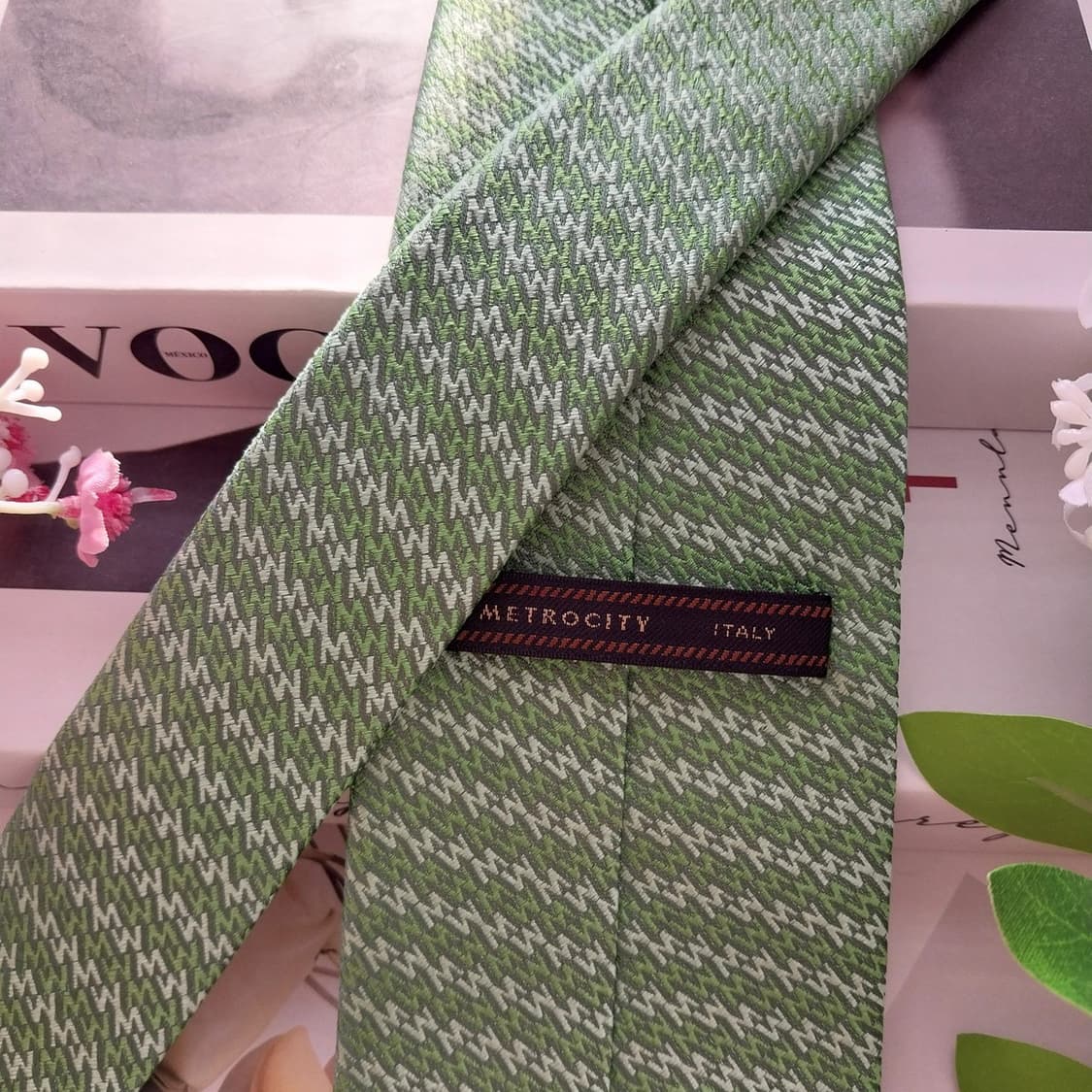 메트로시티 실크 그린 패턴 로고 넥타이 8.8cm A+등급 K1720
 상품이미지6