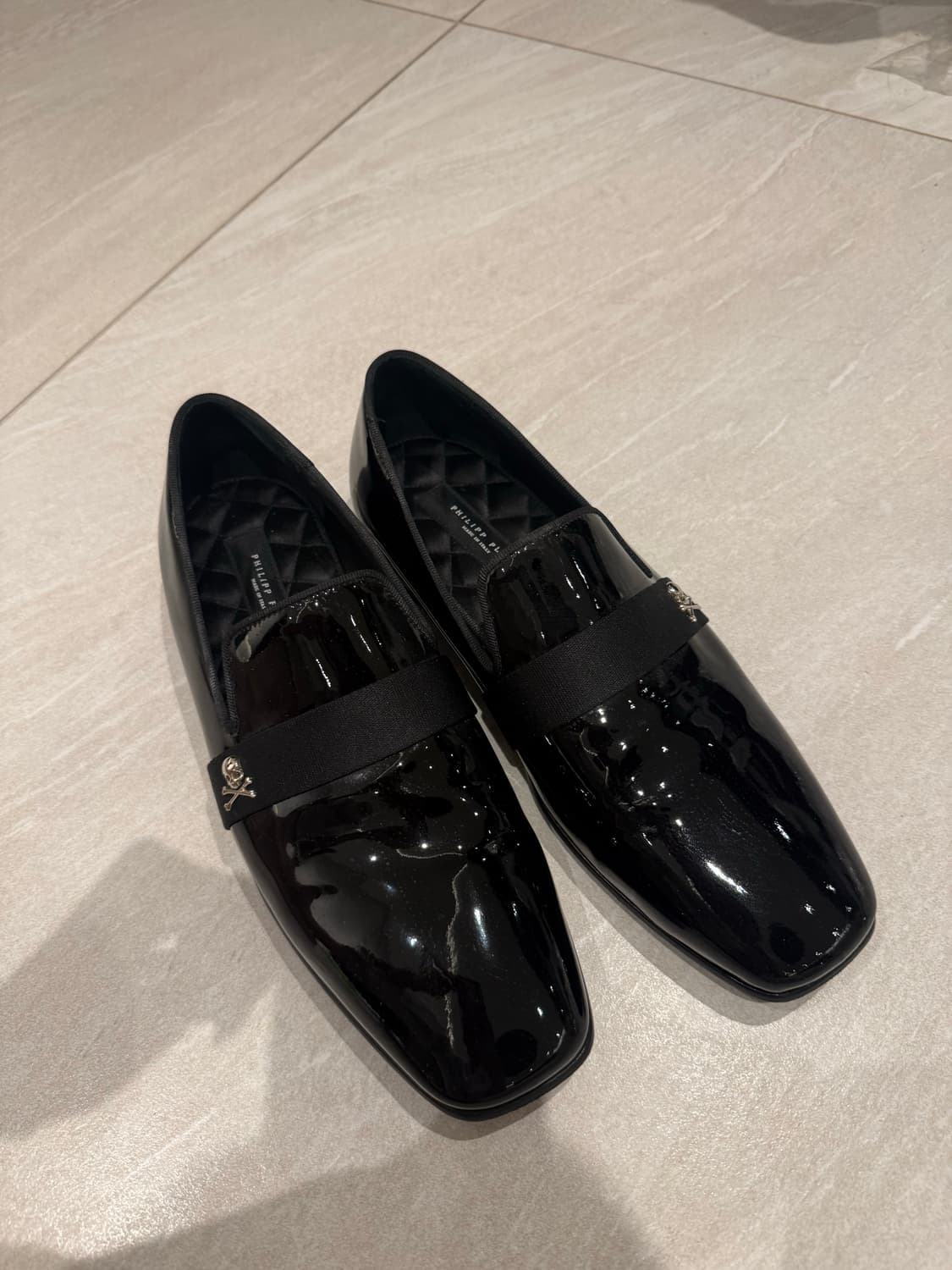 필립플레인 블랙 에나멜 로퍼 42 상품이미지1