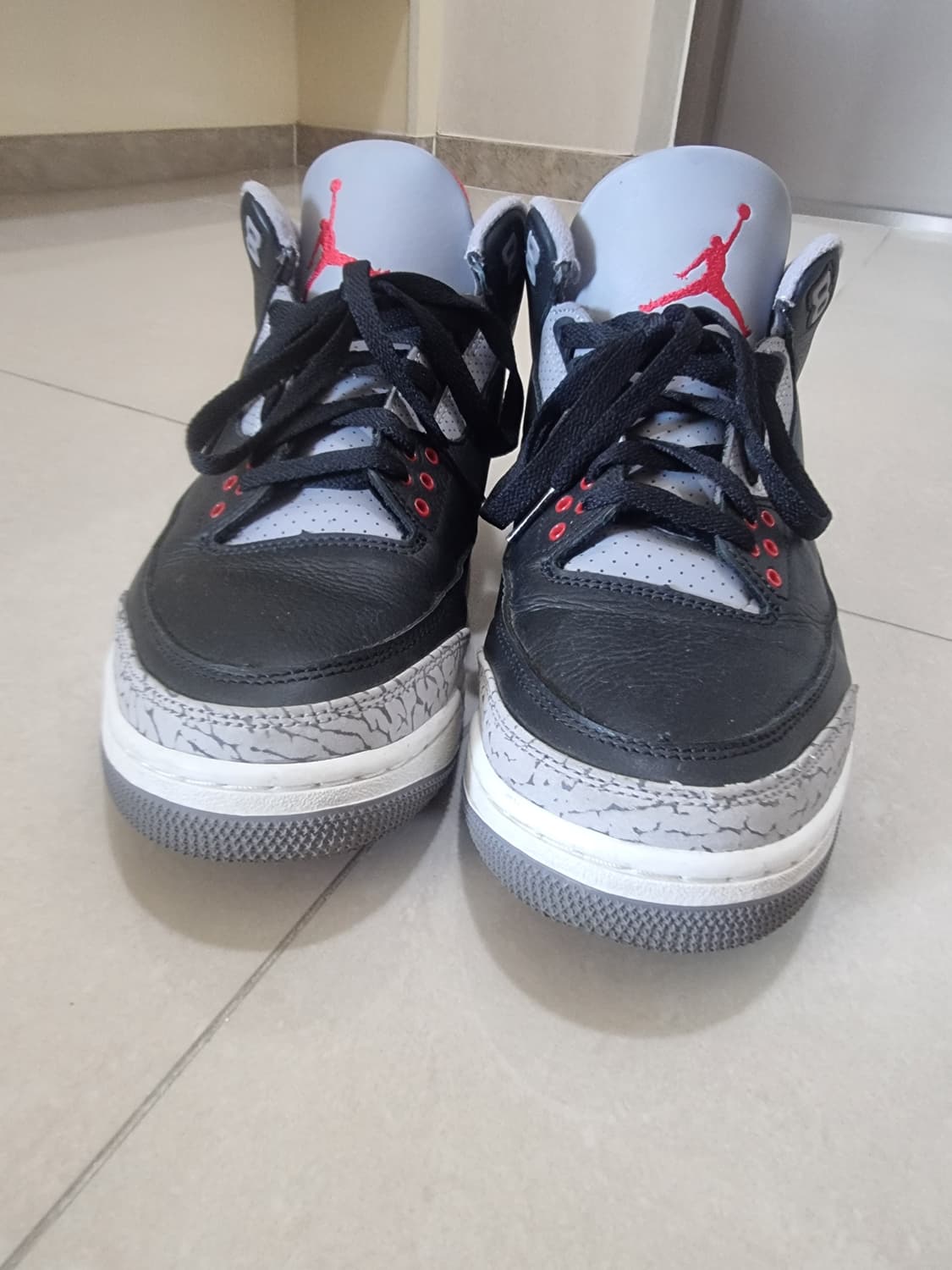 조던 3 블랙시멘트 레트로 280사이즈 입니다!
2024년 스니커헤드들의 상품이미지1